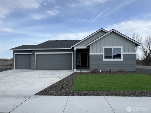 515 N Ruddy St, Moses Lake, WA, 98837-8583 | Card Image