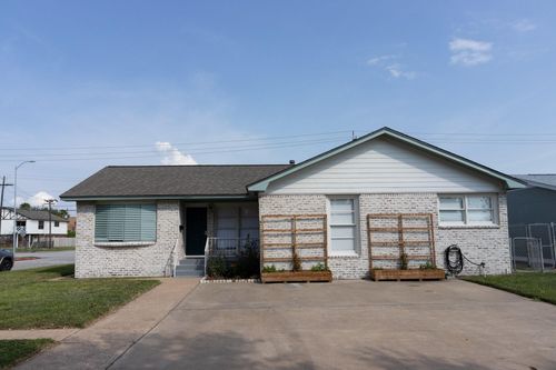7218 Sycamore Dr, Galveston, TX, 77551-1722 | Card Image