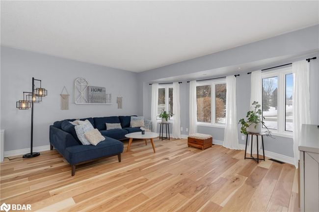 203 Camilla Cres, House other with 5 bedrooms, 2 bathrooms and 6 parking in Thornton ON | Image 18