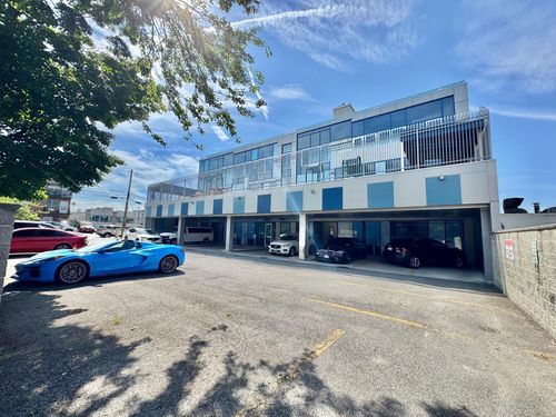 21515 Northern Blvd, Bayside, NY, 11361-3584 | Card Image