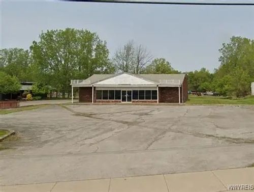 10000 Main St, Clarence, NY, 14031-2035 | Card Image