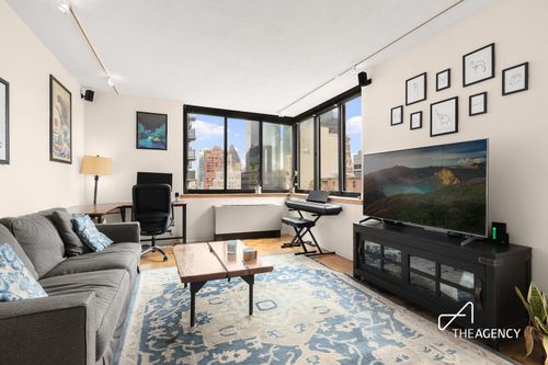 22e-250 E 40th St, New York, NY, 10016-1735 | Card Image