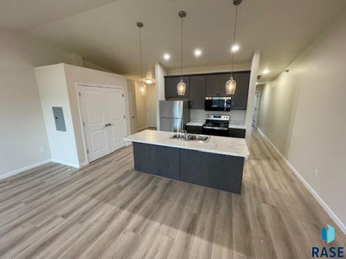 4-9308 W 32nd St Street, Sioux Falls, SD, 57106 | Card Image