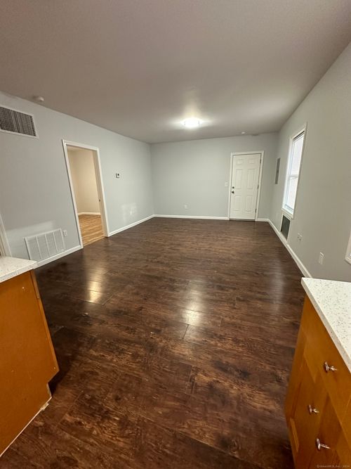 fl-1st-49 Howard St, Waterbury, CT, 06705-1110 | Card Image