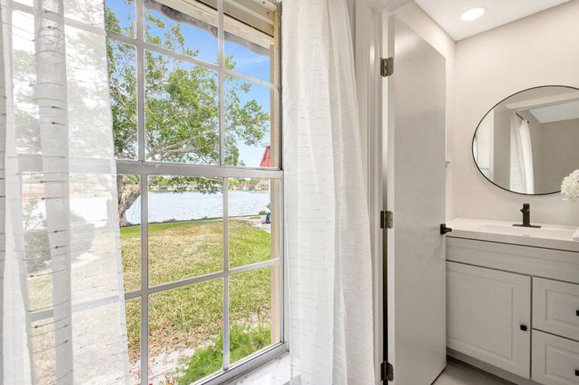 733 Nantucket Cir, Condo with 2 bedrooms, 2 bathrooms and null parking in Lake Worth FL | Image 19