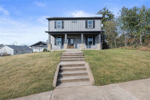 31 Pinson St, Newnan, GA, 30263-2429 | Card Image