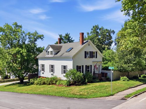 45 Oak St, Dover, NH, 03820-2815 | Card Image