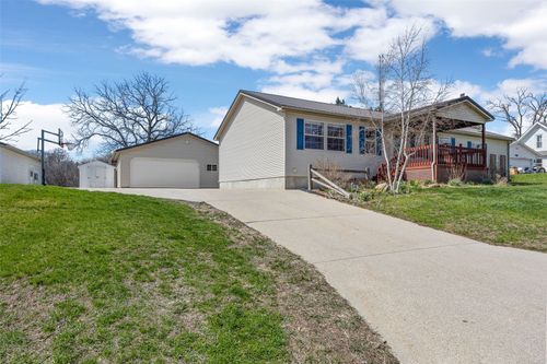 504 S Linn St, Anamosa, IA, 52205-2059 | Card Image