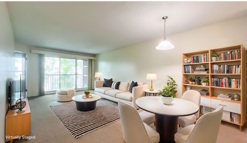 425-9847 Manchester Dr, Burnaby, BC, V3N4P4 | Card Image