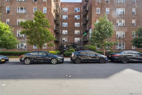 3h-65-74 Saunders St, Rego Park, NY, 11374 | Card Image
