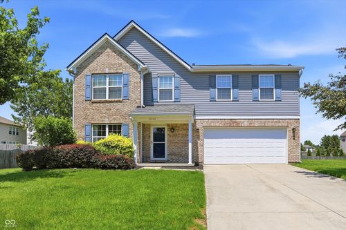 10802 Pleasant View Ln, Fishers, IN, 46038-8371 | Card Image