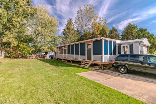 12032 Nicki Ln, Chardon, OH, 44024-8943 | Card Image