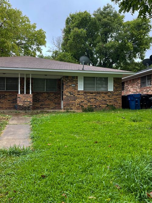 1526 W Elm St, Denison, TX, 75020-1727 | Card Image
