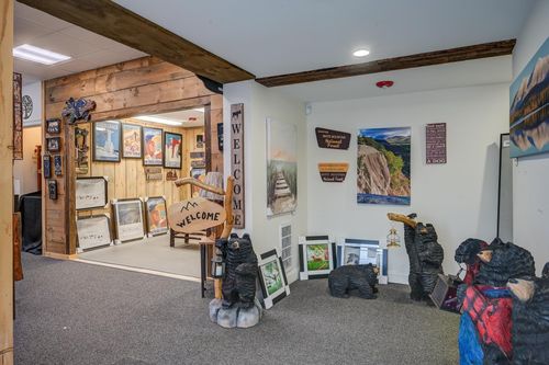 14 Washington St, Conway, NH, 03818-6042 | Card Image