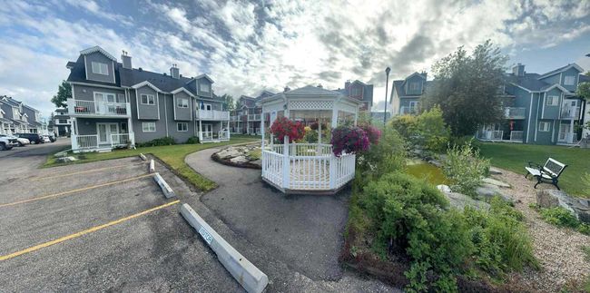 201 - 5220 50 A Avenue, Townhouse with 3 bedrooms, 2 bathrooms and 1 parking in Sylvan Lake AB | Image 5