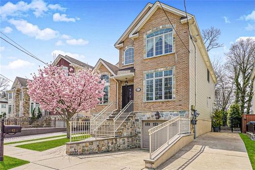 42 Serena Ct, Staten Island, NY, 10312-3944 | Card Image