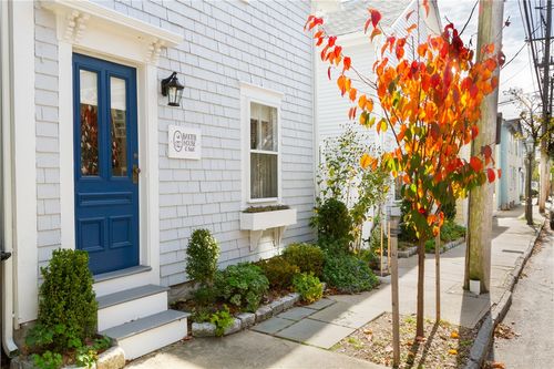 19 3rd St Ext, Newport, RI, 02840 | Card Image