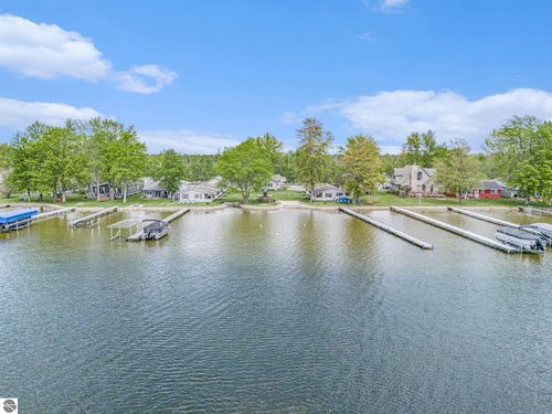 10913 E Houghton Lake Dr, Houghton Lake, MI, 48629-8623 | Card Image