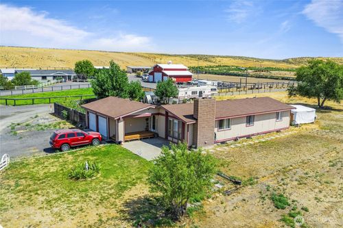 411 N Wahl Ln, Lind, WA, 99341-9711 | Card Image