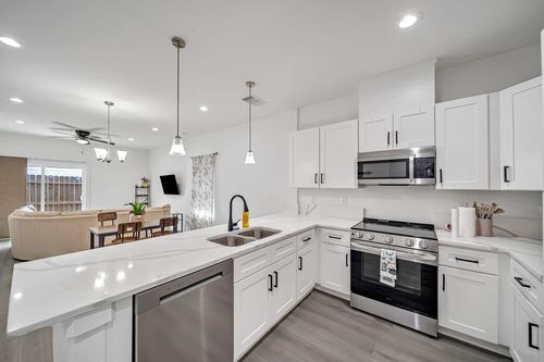 4011 King St, Houston, TX, 77026-1539 | Card Image