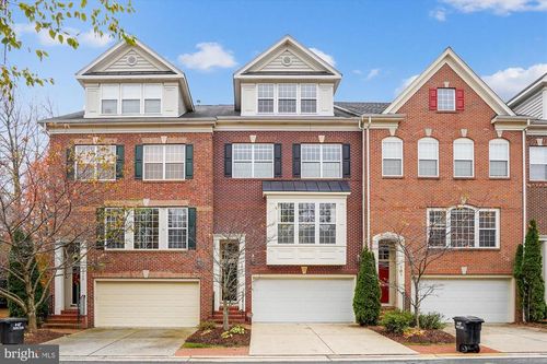 8062 Criaza Branch Ct, VIENNA, VA, 22182-4056 | Card Image