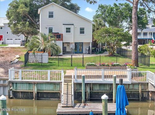 102 E Island Dr, Oak Island, NC, 28465-7611 | Card Image