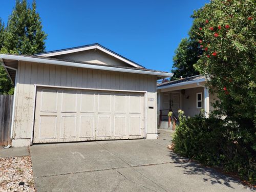 2053 Vista Ln, Petaluma, CA, 94954-3839 | Card Image