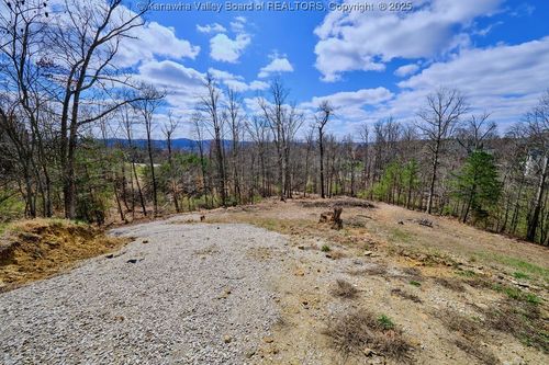 9000 Claymont Cir, Hurricane, WV, 25526 | Card Image