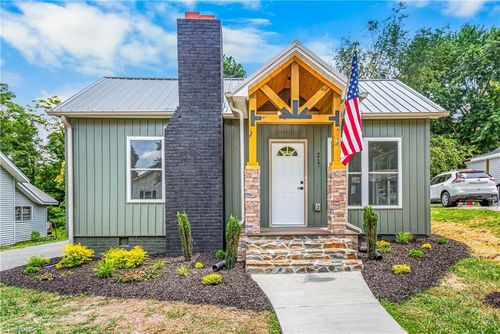 217 Center St, Thomasville, NC, 27360-5131 | Card Image