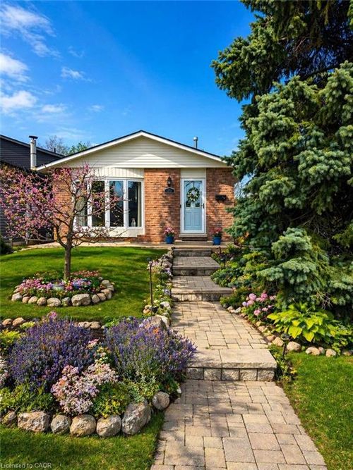 70 Athenia Dr, Stoney Creek, ON, L8J1S8 | Card Image