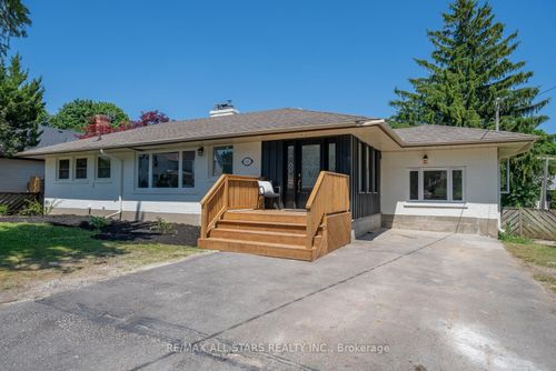 119 Albert St, Stouffville, ON, L4A1B2 | Card Image