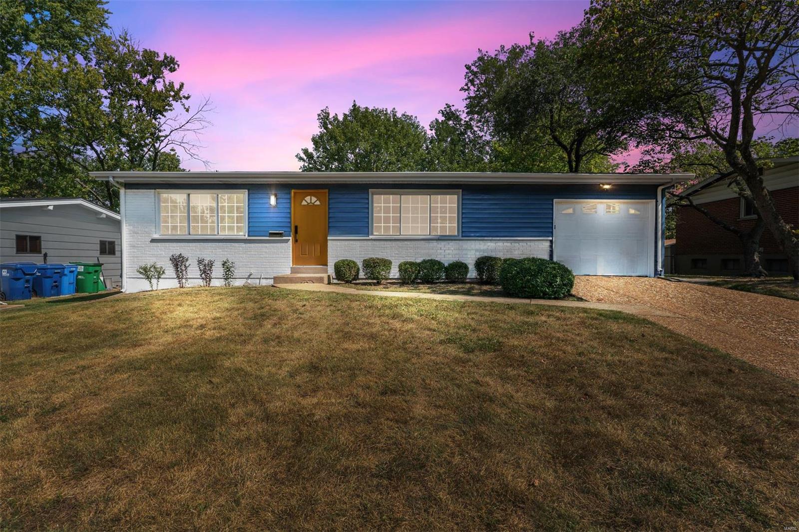 Paddock Dr, Florissant, MO 63033
