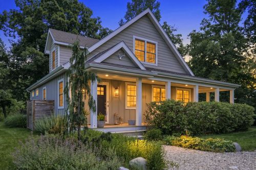 5553 Hidden Pond Ln, Sawyer, MI, 49125-9110 | Card Image