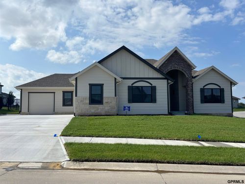 20450 Boulder St, Gretna, NE, 68028-4079 | Card Image