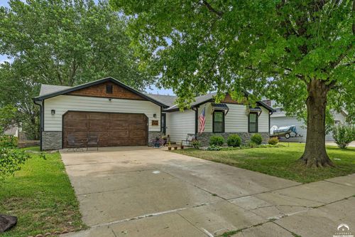 200 Sharon Dr, Lawrence, KS, 66049-4067 | Card Image