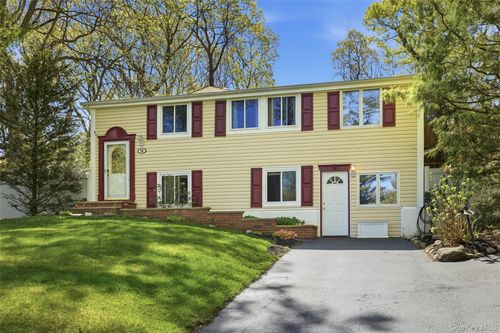 26 Woodchuck Ln, East Setauket, NY, 11733-3515 | Card Image