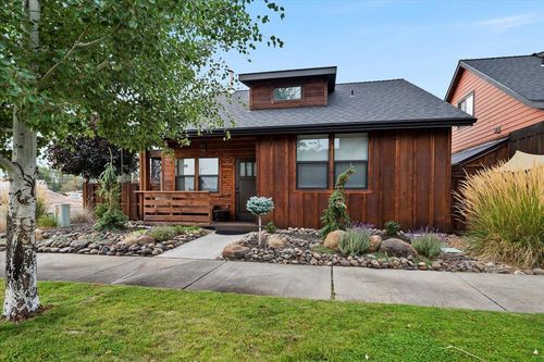 363 E Aspenwood Ave, Sisters, OR, 97759-6900 | Card Image
