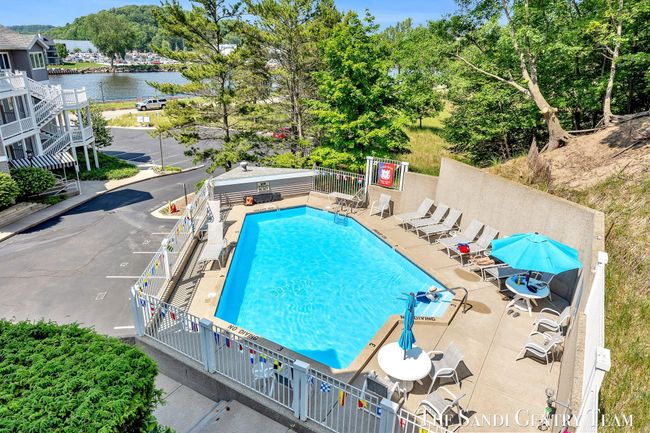 UNIT-21 - 810 S Harbor Dr, Condo with 3 bedrooms, 3 bathrooms and null parking in Grand Haven MI | Image 8