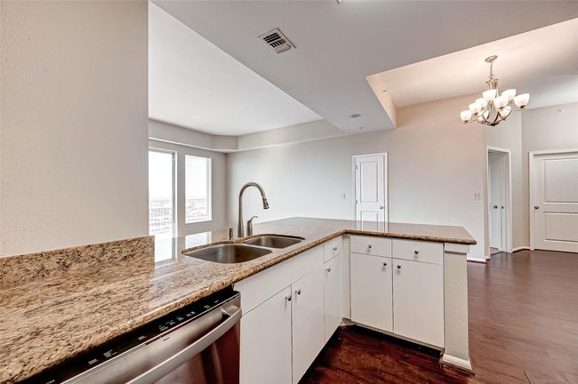 UNIT-2106 - 3505 Sage Rd, Condo with 2 bedrooms, 2 bathrooms and 1 parking in Houston TX | Image 11