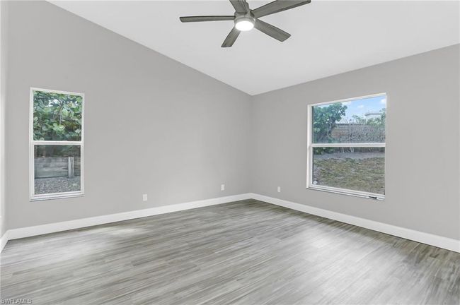 101 - 1660 Royal Cir, Condo with 3 bedrooms, 2 bathrooms and 2 parking in NAPLES FL | Image 12
