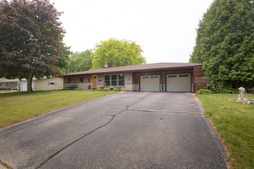 345 Wisconsin St, MAYVILLE, WI, 53050-1043 | Card Image