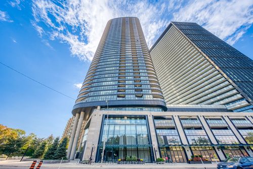 3218-585 Bloor St E, Toronto, ON, M4W0B3 | Card Image