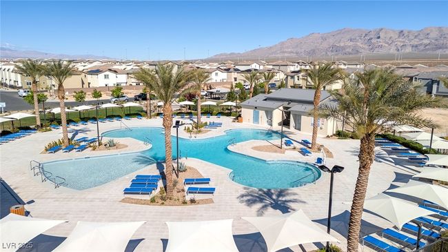 6804 Surf Green Ct, Townhouse with 3 bedrooms, 3 bathrooms and null parking in North Las Vegas NV | Image 4