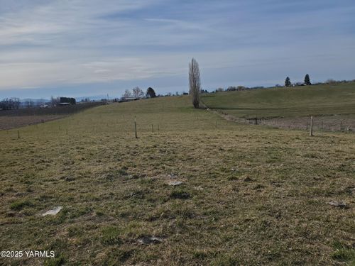 1501 Dekker Rd, Outlook, WA, 98938-9784 | Card Image