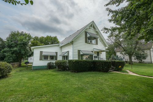 411 E 5th St, Momence, IL, 60954-1317 | Card Image