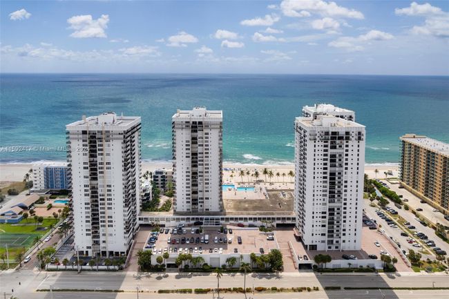 203 - 2301 S Ocean Dr, Condo with 2 bedrooms, 2 bathrooms and null parking in Hollywood FL | Image 41