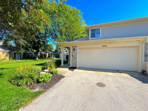 1526 Roanoke Dr, Zionsville, IN, 46077-1861 | Card Image