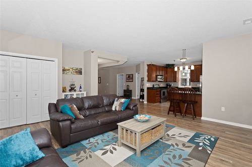 apt-116-3031 Grand Ave, Des Moines, IA, 50312-4242 | Card Image