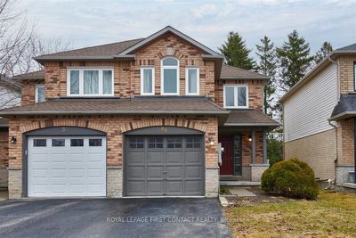 88 Leslie Ave, Home with 3 bedrooms, 2 bathrooms and 3 parking in Barrie ON | Image 2