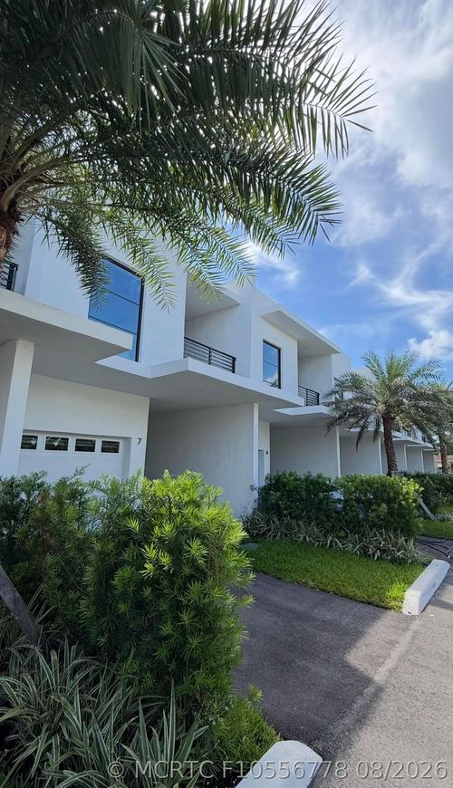 2-2511 Pierce St, Hollywood, FL, 33020-4174 | Card Image